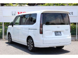 走行中に発生する車体のゆがみや微振動を減衰させる「パフォーマンスダンパー」をHondaのミニバンとして初めて採用。上質な乗り心地と安定性、優れた運動性能を感じられます。