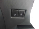 運転席にシートヒーターが付いています。
