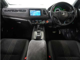 ◆視界広々で非常に運転しやすくロングドライブでも疲れを感じさせないすっきりとまとまったインパネ周りです。