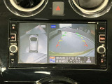 クルマを空から見たような映像が映る、アラウンドビューモニターで、車両周辺の安全確認も一目できます!小さなお子様や障害物も確認できるので、運転のしやすさだけでなく事故防止にも役立ち安心して駐車できます♪
