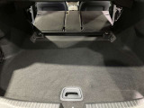 トランク容量は同一他社車両より広く、旅行やゴルフ等様々な場面で役立ちます。
