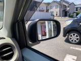 タイヤの相談も承ります。スタッドレス&hArr;ノーマルの履き替えはもちろん。溝が減ってきた、雨の日に不安を感じるお客様も一度ご相談ください。しっかりとご説明させていただきます。