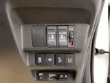 パワースライドドアの開閉はスマートキーのリモコンやドアノブは勿論、運転席側のスイッチ操作でも開閉ができ、安全・簡単です。