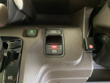 駐車や出庫時に障害物が接近するとお知らせしてくれるパーキングセンサーシステムつき。