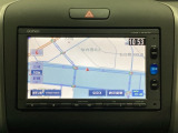 ナビゲーションはフルセグTV対応のGathers純正メモリーナビを搭載しています。Bluetoothオーディオ機能がありますので、スマートフォンなどの音楽も再生できます。