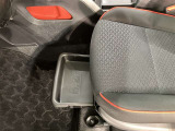 当店ではトヨタauショップ併設しております。お車と一緒にau携帯の機種変更も可能です♪また、自動車保険も取り扱っております。車の支払いと自動車保険の支払いをまとめてお支払い可能なプランもあります♪