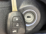 【キーレス】少し離れた場所からでもボタン一つでドアの開錠・施錠ができるのでとっても便利!ドアの鍵穴周りに傷をつけることもありません♪