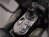 ミニ独特のゴーカートフィーリングと呼ばれる軽快なハンドリングはAT車、MT車のどちらでも楽しめます。
