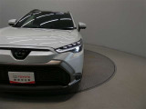 LEDヘッドライトです。デザイン性がよくとても明るいので、夜間の走行や悪天候でも安心です。しかも長寿命!