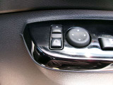 ドアミラーの鏡面の調節、格納は運転席からすべて操作できます!