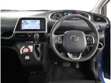 高いホールド性で運転姿勢が安定します。長距離ドライブでも疲れにくいのが魅力です。快適なドライビングライフをお送りください♪