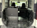 【シートアレンジ】人をお乗せの際は座席、荷物を載せる際は荷室として、用途に合わせて切り替えができます。