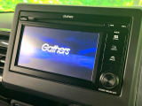 【ディスプレイオーディオ】お持ちのスマホやMP3プレイヤーとの無線接続で音楽再生が可能!コードで繋ぐわずらわしさも無く、手軽にお気に入りの音楽を楽しめます。