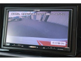 バックモニター付ですので、車庫入れも駐車もラクラクです。