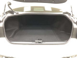 9.5インチゴルフバックが横置きできるゆとりのあるラゲージスペース!装備によって収納できる個数が変わります。詳しくは展示店舗までお問い合わせください。
