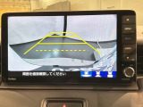 リバースギアに入れるだけで後方の表示へ切り替わります。夜間や雨の日の駐車も楽になりますよ。