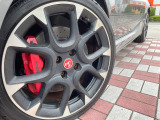 ●純正17インチアルミホイール:輸入車ならではの卓越した走りを支えるホイールと足回りです!日本車の走りに慣れている方にもぜひ体感して頂きたいほど、高いレベルでまとまっています!