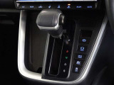 電動パーキングブレーキ・ブレーキホールドを装備してます。ホールド機能は信号待ちが多い一般道で疲労軽減になり、大好評です!