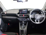 運転席は見晴らしが良く、運転しやすいレイアウトになっています。