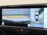 車の全周囲の画像が表示されます。運転席から見づらい個所なども、上空から見たような映像で確認できます。映像のきりかえも出来、後方確認だけでなく大変便利な機能です。