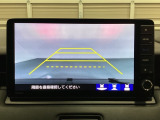 バックでの車庫入れも安心です! リアカメラが付いているバックモニター付のナビを装備しております。操作線もついており距離感も画面から確認できます。