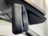 【ルームミラー一体型ETC】BMWといえばルームミラー一体型のETC。ドライバーから差し込めるかたちになっておりますので、差し忘れの際も慌てずにご利用いただけます。