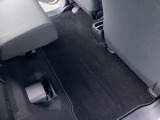 この度は、当店のお車をご覧いただきまして誠にありがとうございます。当店では全国販売・納車も行っております。県によって陸送費用は異なりますのでお気軽にお問い合わせください。