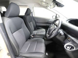 ゆったり室内で運転もしやすいです♪使い勝手の良い配置も考えられています!!