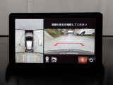狭い場所での駐車やすれ違いなどでより的確な運転操作に役立つ360&deg;ビューモニターが装備されています。