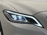 【三眼LEDヘッドライト】スタイリッシュな見た目の三眼LEDヘッドライトを装備♪スタイルだけでなく、夜間の走行も視界良好で安心してお乗りいただけます。