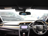 操作性に優れた運転席となります!小物入れや各ボタンの配置にこだわり、使いやすいです!座り心地もよく視認性も良好なのでロングドライブもお任せ下さい!
