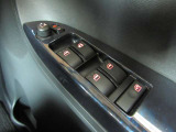 全席パワーウインドウ★運転席はワンタッチで開閉可能です♪