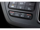 運転席と助手席に温度調整があるシートヒーターを装備しております。寒い朝はクルマに乗り込んですぐにシートヒーターを作動させれば温かさが広がり快適なドライブが始まります。