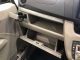 充実の小物入れを完備。ついつい貯めがちな小物をスッキリ収納できますね。