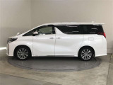 両側パワースライドドア付きだから、狭い駐車スペースなどでの 乗り降りラクラク!小さなお子さまのいるご家庭には嬉しい装備。