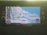 純正メモリーナビ装着車です☆お出かけの際に安心なカーナビ機能はもちろん、TV機能も付いています♪