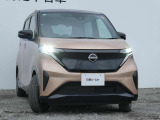 アダプティブLEDヘッドライト。フロントカメラで前方の状況を検知し対向車や先行車に眩しい思いをさせることなく必要なところだけを遠くまで照射します。