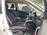 運転席・助手席です