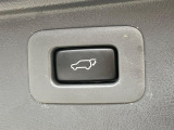【パワーバックドア】スマートキーや運転席のボタンを押すだけでリアゲートが自動で開閉します!荷物を持っている時や、高い位置にあるバックドアを閉める際に便利な機能です♪
