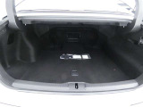 とても広々、大きな開口部の荷室スペースです。大きな荷物も楽々収納出来ちゃいます。