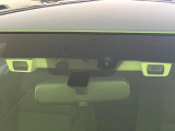 【アイサイトVer3】前方の車両等を検知し、衝突しそうな時は警報で注意を促し、ブレーキを踏む力をサポート。ブレーキを踏めなかった場合は衝突被害軽減ブレーキが作動、衝突回避をサポートします。