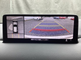 狭い場所での駐車やすれ違いなどでより的確な運転操作に役立つ360&deg;ビューモニターが装備されています。