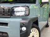 【LEDヘッドライト】悪天候や夜間走行時も良好な視界を確保し安心して運転できる高輝度LEDヘッドライトを装備!点灯速度が早く、消費電力も抑えられています。