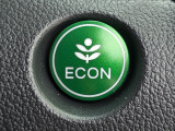 ワンタッチで省燃費走行をサポートするECONスイッチを装備。