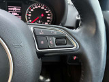 地図情報や車両情報などをステアリングのスイッチから操作して表示できます。