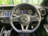 【純正革巻きステアリング】上質な革を使用することで、手にしっかり馴染みとても運転しやすいハンドルです♪