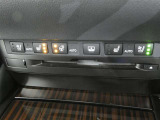 運転席・助手席は、ヒーター&ベンチレーション付シートです。暑い時期も寒い冬も快適に過ごせるうれしい装備です。