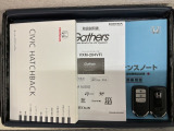 スマートキーは鍵をバッグに入れたままでもドアロックの開閉やエンジンのON・OFFができます。夜間や雨の日も鍵を探さなくて良いので便利です。