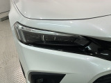 LEDヘッドライトは、点灯の瞬間から最大光量を発揮し、突然暗くなるトンネルなどでの安定感を高めます。