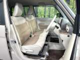 運転席シート廻りは使用感も少なく、良好な状態となっています。丁寧に使われていたことがよくわかりますね。
